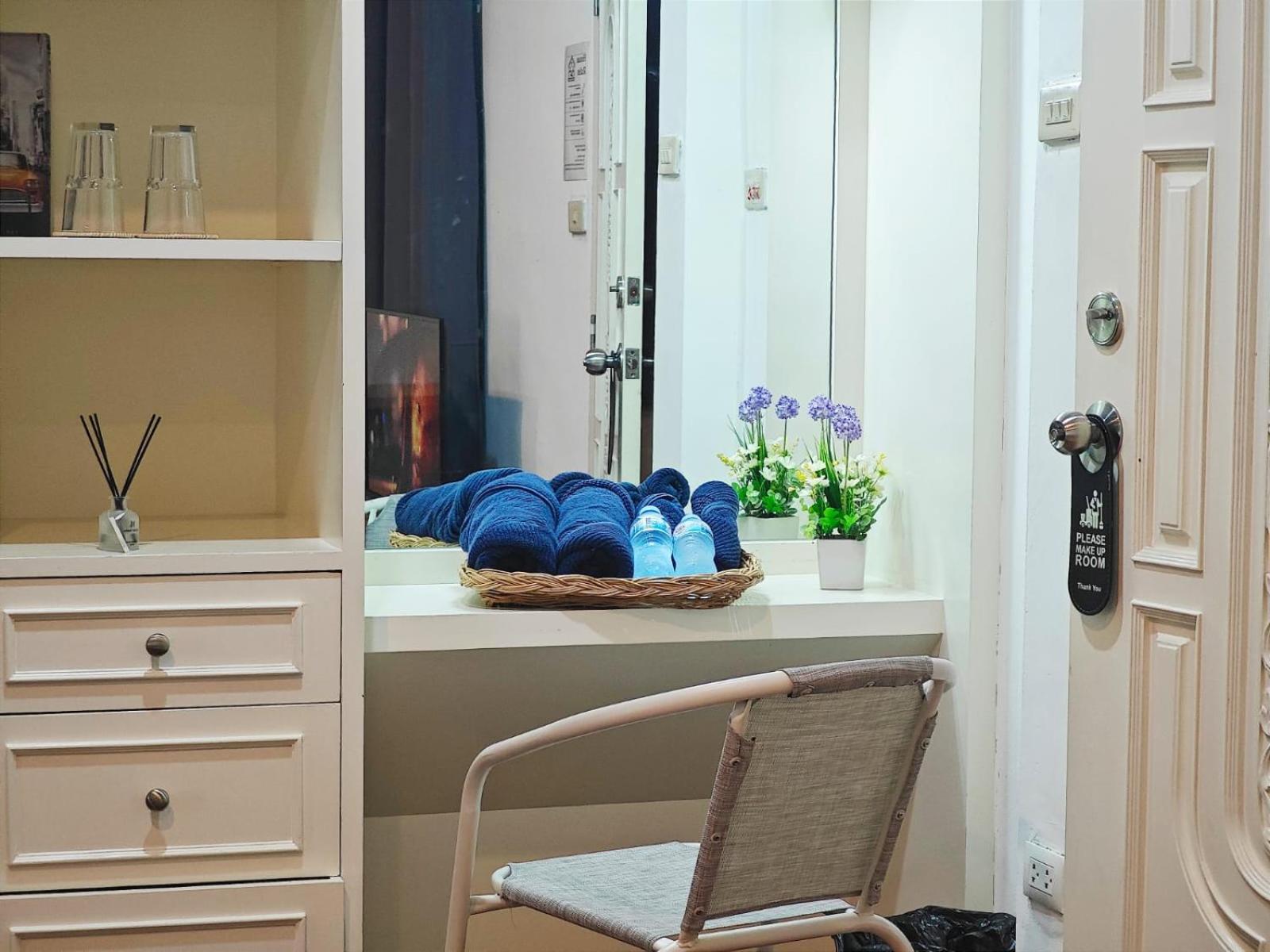 Homey Stay And Cafe By Hematoa Bangkok Luaran gambar